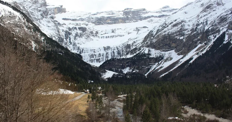 6. Les Pyrénées — le cirque de Gavarnie et le Parc national